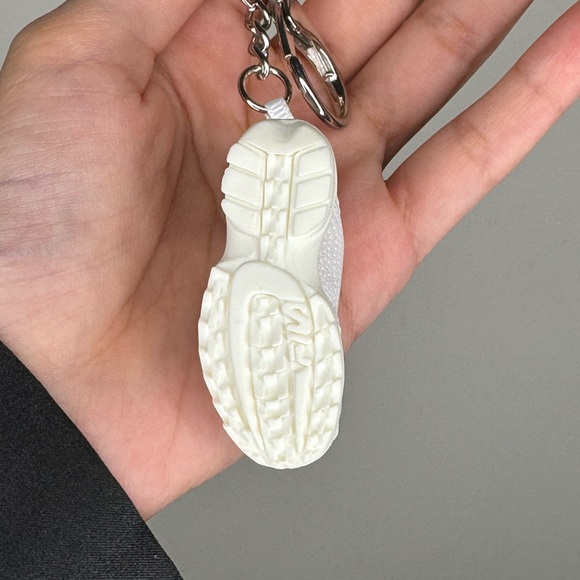 FILA Shoe KeyChain with Shoe Box Collectible - Picture 8 of 11